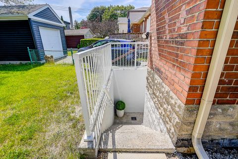 Photo 25 at 609 Mortimer Avenue, East York, Toronto