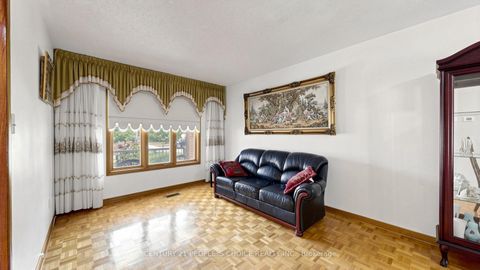 Photo 2 at 145 Chancellor Drive, East Woodbridge, Vaughan
