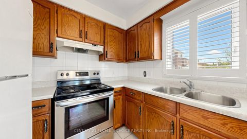 Photo 12 at 145 Chancellor Drive, East Woodbridge, Vaughan