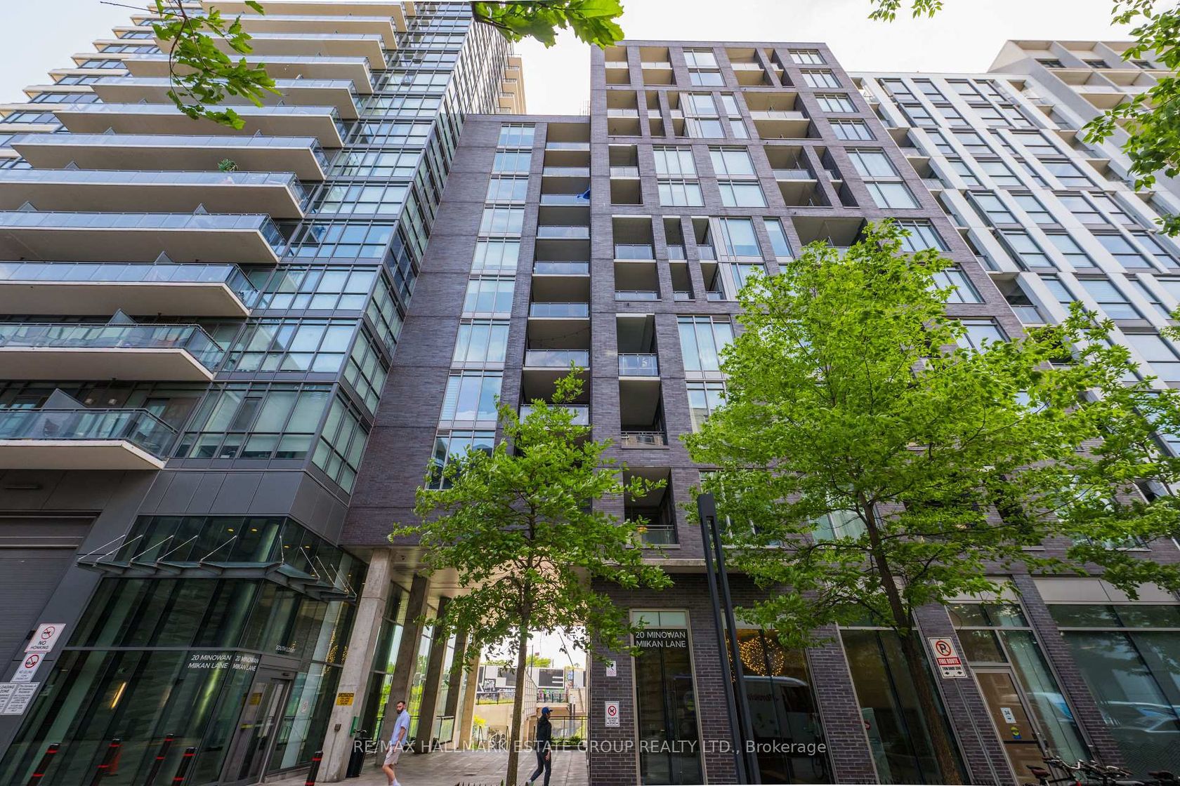 1018 - 20 Minowan Miikan Lane, Little Portugal, Toronto photo number 2