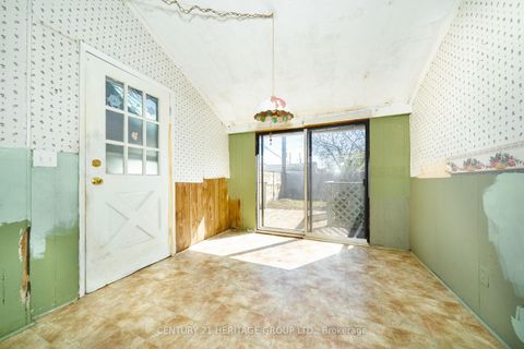 Photo 10 at 403 Brock Avenue, Dufferin Grove, Toronto