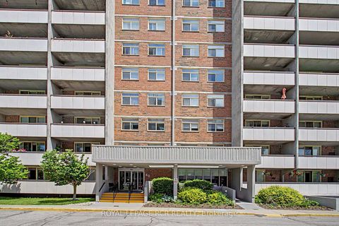 Photo 1 at 1011 - 40 William Roe Boulevard, Central Newmarket, Newmarket