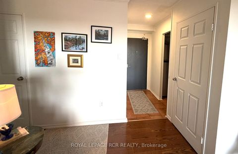Photo 5 at 1011 - 40 William Roe Boulevard, Central Newmarket, Newmarket