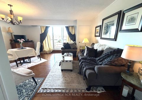 Photo 6 at 1011 - 40 William Roe Boulevard, Central Newmarket, Newmarket