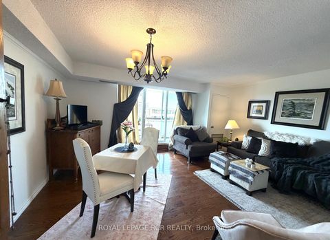 Photo 7 at 1011 - 40 William Roe Boulevard, Central Newmarket, Newmarket