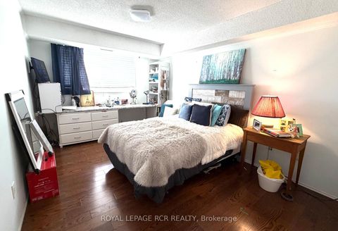 Photo 10 at 1011 - 40 William Roe Boulevard, Central Newmarket, Newmarket
