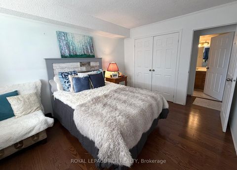 Photo 11 at 1011 - 40 William Roe Boulevard, Central Newmarket, Newmarket