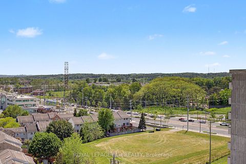 Photo 14 at 1011 - 40 William Roe Boulevard, Central Newmarket, Newmarket