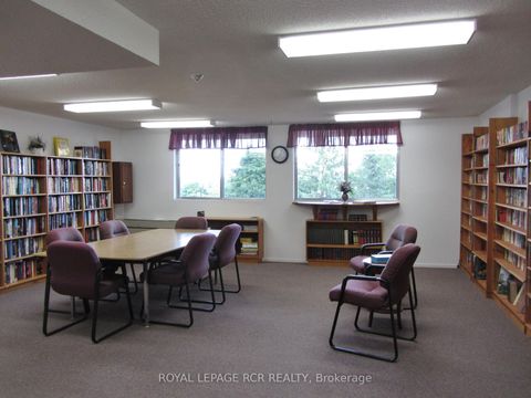 Photo 18 at 1011 - 40 William Roe Boulevard, Central Newmarket, Newmarket