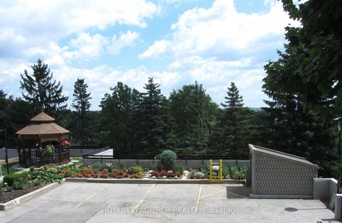 Photo 22 at 1011 - 40 William Roe Boulevard, Central Newmarket, Newmarket