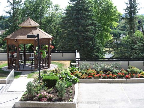 Photo 23 at 1011 - 40 William Roe Boulevard, Central Newmarket, Newmarket
