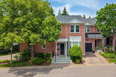 Photo 2 at 7 Tamarack Circle, The Westway, Toronto