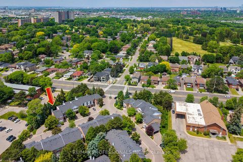 Photo 3 at 7 Tamarack Circle, The Westway, Toronto