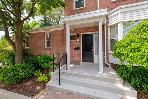 Photo 5 at 7 Tamarack Circle, The Westway, Toronto