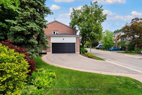 Photo 6 at 7 Tamarack Circle, The Westway, Toronto