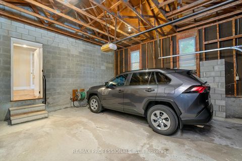 Photo 7 at 7 Tamarack Circle, The Westway, Toronto