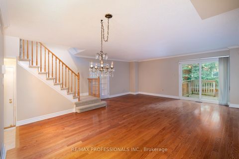 Photo 9 at 7 Tamarack Circle, The Westway, Toronto