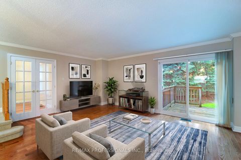 Photo 11 at 7 Tamarack Circle, The Westway, Toronto