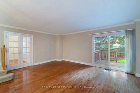 Photo 13 at 7 Tamarack Circle, The Westway, Toronto