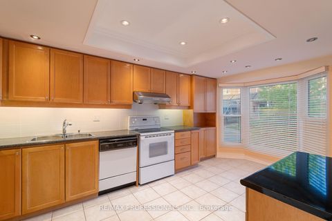 Photo 15 at 7 Tamarack Circle, The Westway, Toronto