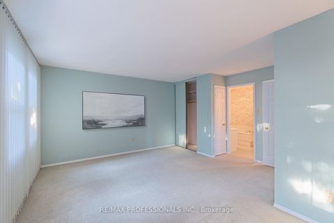 Photo 22 at 7 Tamarack Circle, The Westway, Toronto