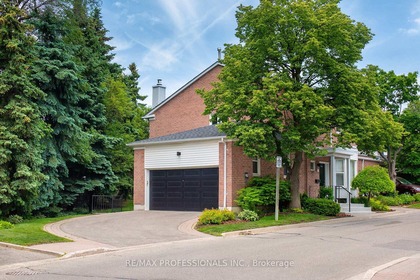 7 Tamarack Circle, The Westway, Toronto photo number 2