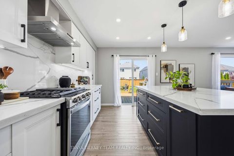 Photo 11 at 76 Vipond Road, Brooklin, Whitby