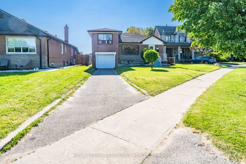 Photo 1 at 4 Harris Park Drive, Birchmount, Toronto
