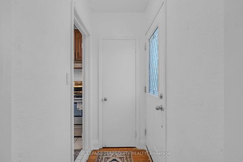 Photo 4 at 4 Harris Park Drive, Birchmount, Toronto