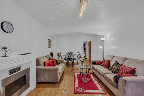 Photo 5 at 4 Harris Park Drive, Birchmount, Toronto