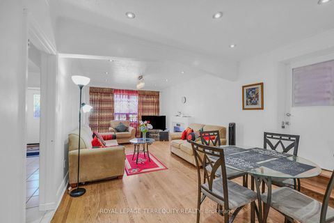 Photo 7 at 4 Harris Park Drive, Birchmount, Toronto