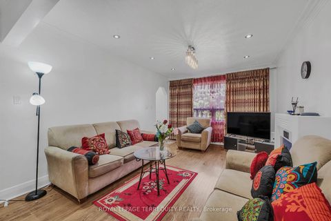 Photo 8 at 4 Harris Park Drive, Birchmount, Toronto