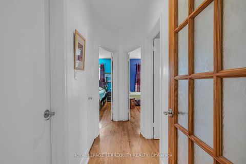 Photo 10 at 4 Harris Park Drive, Birchmount, Toronto