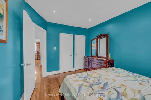 Photo 12 at 4 Harris Park Drive, Birchmount, Toronto