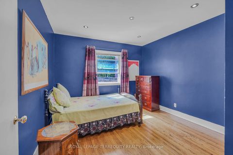 Photo 13 at 4 Harris Park Drive, Birchmount, Toronto