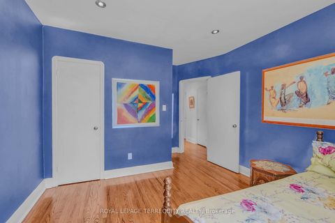 Photo 14 at 4 Harris Park Drive, Birchmount, Toronto
