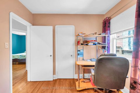 Photo 16 at 4 Harris Park Drive, Birchmount, Toronto