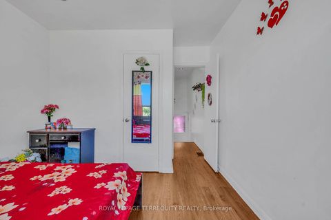 Photo 19 at 4 Harris Park Drive, Birchmount, Toronto