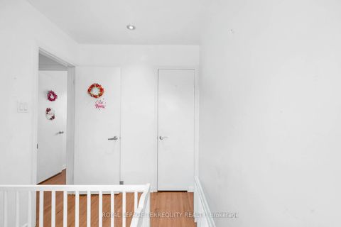 Photo 21 at 4 Harris Park Drive, Birchmount, Toronto