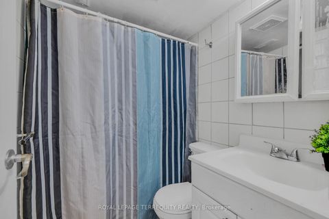 Photo 22 at 4 Harris Park Drive, Birchmount, Toronto