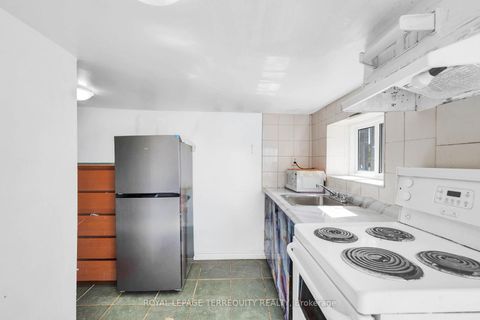 Photo 23 at 4 Harris Park Drive, Birchmount, Toronto