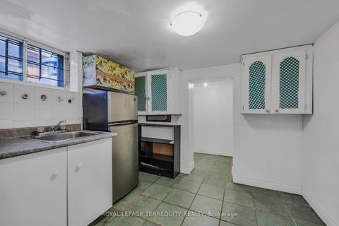 Photo 25 at 4 Harris Park Drive, Birchmount, Toronto