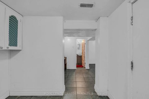 Photo 26 at 4 Harris Park Drive, Birchmount, Toronto