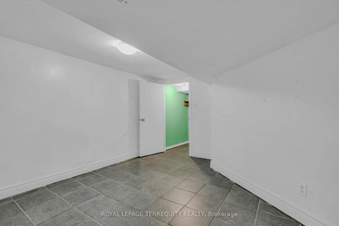 Photo 29 at 4 Harris Park Drive, Birchmount, Toronto