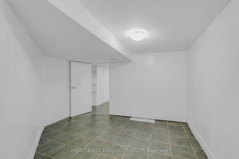 Photo 30 at 4 Harris Park Drive, Birchmount, Toronto