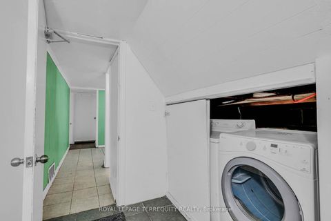 Photo 31 at 4 Harris Park Drive, Birchmount, Toronto