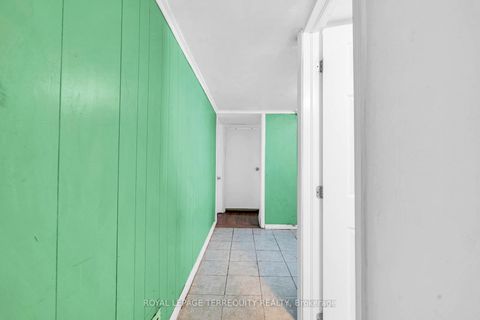 Photo 32 at 4 Harris Park Drive, Birchmount, Toronto