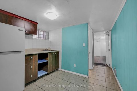 Photo 35 at 4 Harris Park Drive, Birchmount, Toronto
