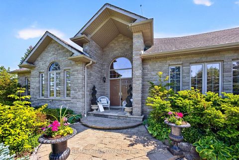 Photo 1 at 23 Fairbairn Gate, Rural East Gwillimbury, East Gwillimbury