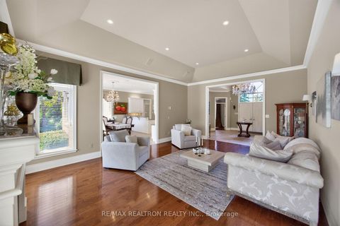 Photo 9 at 23 Fairbairn Gate, Rural East Gwillimbury, East Gwillimbury